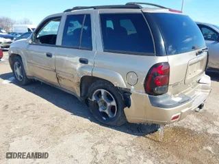 2006 Chevrolet TrailBlazer LS with VIN 1GNDS13S462328945, listed as a IAAI auction lot 41587684 with 232,076 mi miles. Bid and sale history available at carsss.com. Image 3.
