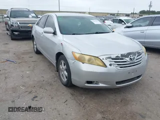 2008 Toyota Camry LE z VIN 4T1BK46K88U059638, wystawiony jako IAAI lot #41968367 z przebiegiem 284 494 mil mil oraz . Historia ofert i sprzedaży dostępna na DreamBid. Obrazek 1.