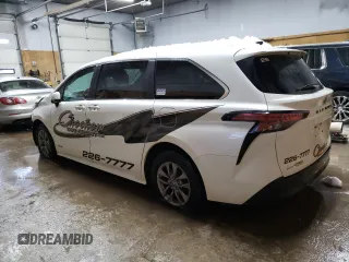 2021 Toyota Sienna XLE with VIN 5TDYSKFC2MS005780, listed as a Copart auction lot 88292445 with 321,282 mi miles and Non Repairable. Bid and sale history available at carsss.com. Image 2.