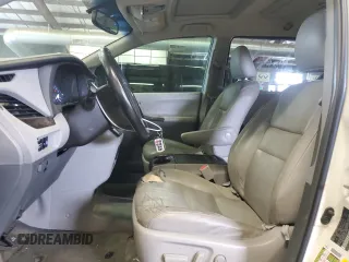 2015 Toyota Sienna Limited z VIN 5TDDK3DC3FS125940, wystawiony jako Copart lot #63550075 z przebiegiem 213 091 mil mil oraz Czysty tytuł • Clean title. Historia ofert i sprzedaży dostępna na DreamBid. Obrazek 7.