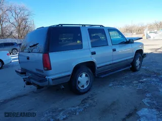 1996 Chevrolet Tahoe with VIN 1GNEK13R3TJ318572, listed as a IAAI auction lot 41419555 with 199,201 mi miles. Bid and sale history available at carsss.com. Image 4.