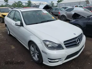 2014 Mercedes-Benz C 300 Sport z VIN WDDGF8AB5ER309550, wystawiony jako IAAI lot #42355429 z przebiegiem 106 141 mil mil oraz . Historia ofert i sprzedaży dostępna na DreamBid. Obrazek 1.