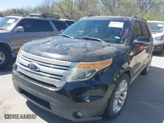 2013 Ford Explorer XLT with VIN 1FM5K7D86DGA30119, listed as a IAAI auction lot 41832191 with 177,217 mi miles. Bid and sale history available at carsss.com. Image 2.