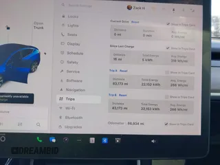2021 Tesla Model Y Standard Range z VIN 5YJYGDED6MF107711, wystawiony jako IAAI lot #41794384 z przebiegiem 86 934 mil mil oraz . Historia ofert i sprzedaży dostępna na DreamBid. Obrazek 7.