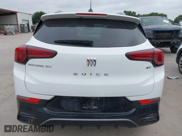 2024 Buick Encore GX Sport Touring z VIN KL4AMDSL9RB138008, wystawiony jako IAAI lot #42265467 z przebiegiem 28 000 mil mil oraz . Historia ofert i sprzedaży dostępna na DreamBid. Obrazek 17.