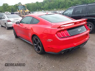 2018 Ford Mustang GT z VIN 1FA6P8CF7J5101258, wystawiony jako IAAI lot #42122472 z przebiegiem 91 700 mil mil oraz . Historia ofert i sprzedaży dostępna na DreamBid. Obrazek 3.