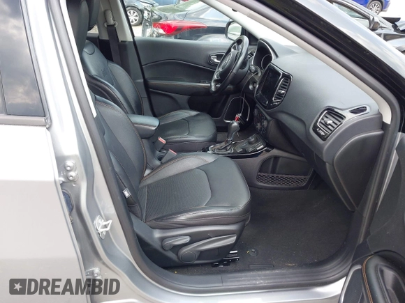 2021 Jeep Compass Limited z VIN 3C4NJDCB1MT506372, wystawiony jako IAAI lot #42485424 z przebiegiem 58 317 mil mil oraz . Historia ofert i sprzedaży dostępna na DreamBid. Obrazek 5.