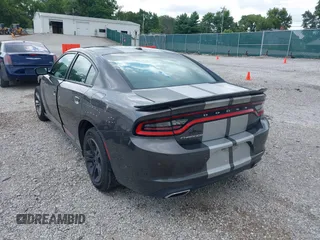 2020 Dodge Charger SXT z VIN 2C3CDXBG3LH211590, wystawiony jako IAAI lot #39869112 z przebiegiem 51 307 mil mil oraz . Historia ofert i sprzedaży dostępna na DreamBid. Obrazek 3.