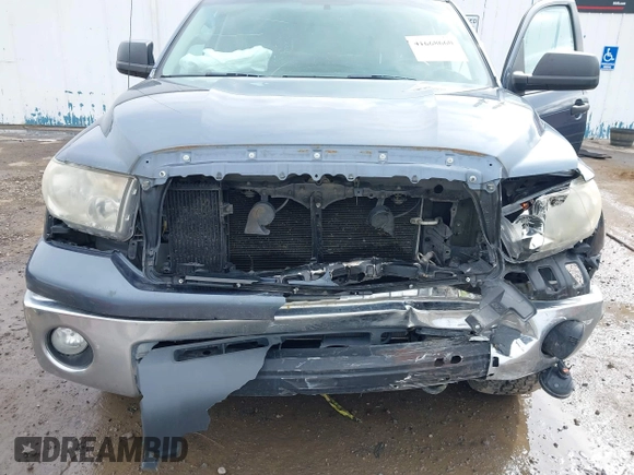2008 Toyota Tundra z VIN 5TFDV54198X077455, wystawiony jako IAAI lot #41668660 z przebiegiem 164 008 mil mil oraz . Historia ofert i sprzedaży dostępna na DreamBid. Obrazek 6.