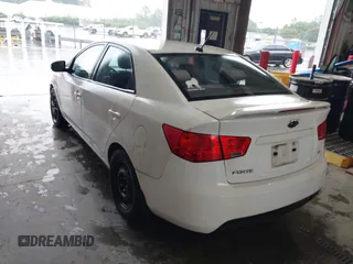 2010 Kia Forte EX z VIN KNAFU4A29A5858736, wystawiony jako IAAI lot #42357724 z przebiegiem 181 399 mil mil oraz . Historia ofert i sprzedaży dostępna na DreamBid. Obrazek 3.