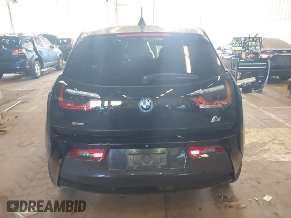 2015 BMW i3 z VIN WBY1Z2C5XFV556131, wystawiony jako IAAI lot #42050070 z przebiegiem 60 889 mil mil oraz . Historia ofert i sprzedaży dostępna na DreamBid. Obrazek 6.
