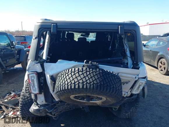 2023 Ford Bronco z VIN 1FMEE5DP0PLC12557, wystawiony jako IAAI lot #41854143 z przebiegiem 9 839 mil mil oraz . Historia ofert i sprzedaży dostępna na DreamBid. Obrazek 15.