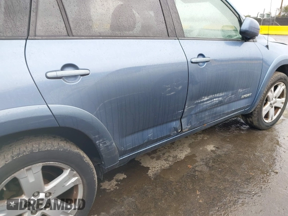 2006 Toyota RAV4 Sport with VIN JTMZD32V266014784, listed as a IAAI auction lot 41582432 with 75,459 mi miles. Bid and sale history available at carsss.com. Image 6.