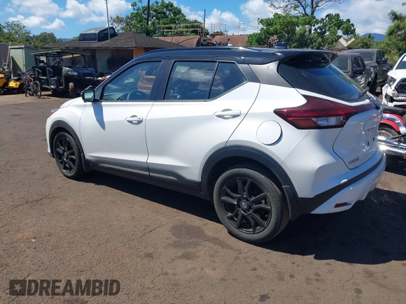 2021 Nissan Kicks SR z VIN 3N1CP5DV2ML563428, wystawiony jako IAAI lot #41658351 z przebiegiem 16 354 mil mil oraz . Historia ofert i sprzedaży dostępna na DreamBid. Obrazek 3.