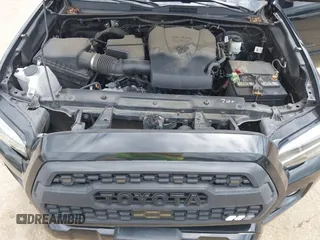 2020 Toyota Tacoma SR5 z VIN 3TMAZ5CN8LM138501, wystawiony jako IAAI lot #42321412 z przebiegiem 81 806 mil mil oraz . Historia ofert i sprzedaży dostępna na DreamBid. Obrazek 17.
