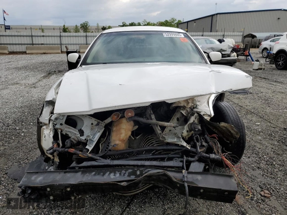 2003 Mercury Grand Marquis GS Convenience z VIN 2MEFM74WX3X633910, wystawiony jako Copart lot #52999865 z przebiegiem 207 970 mil mil oraz Szkoda całkowita • Salvage title. Historia ofert i sprzedaży dostępna na DreamBid. Obrazek 5.