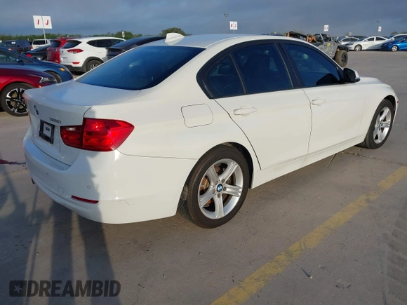 2015 BMW 3 Series 328i с VIN WBA3C1C59FK120021, выставлен на аукционе IAAI как лот 42579388 с пробегом 204 475 миль миль и . История ставок и продаж доступна на DreamBid. Изображение 4.