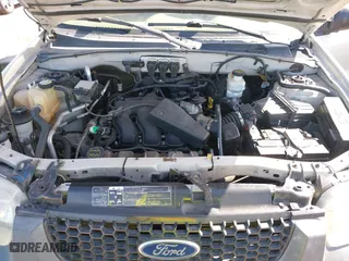2005 Ford Escape XLT with VIN 1FMYU93135KC44135, listed as a IAAI auction lot 42002351 with 185,569 mi miles. Bid and sale history available at carsss.com. Image 10.