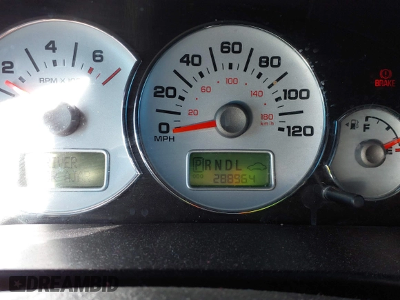 2005 Ford Escape Hybrid with VIN 1FMYU96H05KE01130, listed as a IAAI auction lot 41711338 with 288,964 mi miles. Bid and sale history available at carsss.com. Image 7.