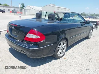2006 Mercedes-Benz CLK 350 z VIN WDBTK56H46F191847, wystawiony jako IAAI lot #42675347 z przebiegiem 106 806 mil mil oraz . Historia ofert i sprzedaży dostępna na DreamBid. Obrazek 4.