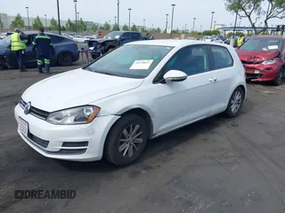 2015 Volkswagen Golf TSI S z VIN 3VW817AU1FM023073, wystawiony jako IAAI lot #42228823 z przebiegiem 80 255 mil mil oraz . Historia ofert i sprzedaży dostępna na DreamBid. Obrazek 2.