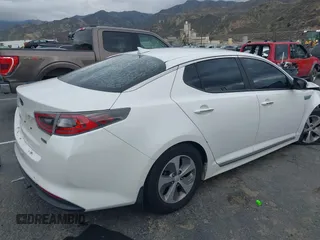 2015 Kia Optima with VIN KNAGM4AD6F5085785, listed as a IAAI auction lot 41687892 with 145,363 mi miles and . Bid and sale history available at carsss.com. Image 4.