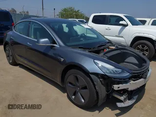 2020 Tesla Model 3 Standard Range Plus z VIN 5YJ3E1EA4LF644211, wystawiony jako IAAI lot #42466002 z przebiegiem 95 602 mil mil oraz . Historia ofert i sprzedaży dostępna na DreamBid. Obrazek 1.