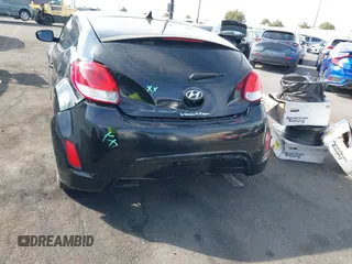 2016 Hyundai Veloster z VIN KMHTC6AD8GU251095, wystawiony jako IAAI lot #41598280 z przebiegiem 119 099 mil mil oraz . Historia ofert i sprzedaży dostępna na DreamBid. Obrazek 6.