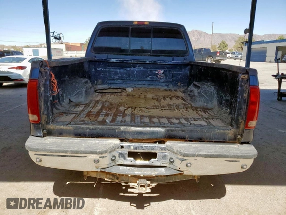 2006 Ford F-250 XL z VIN 1FTSW21P16EB96976, wystawiony jako Copart lot #60084075 z przebiegiem 140 092 mil mil oraz Szkoda całkowita • Salvage title. Historia ofert i sprzedaży dostępna na DreamBid. Obrazek 6.