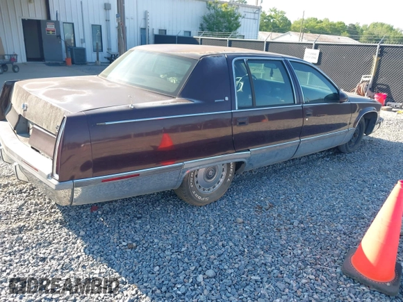 1996 Cadillac Fleetwood z VIN 1G6DW52PXTR713787, wystawiony jako IAAI lot #42079864 z przebiegiem Nie podano mil oraz . Historia ofert i sprzedaży dostępna na DreamBid. Obrazek 4.