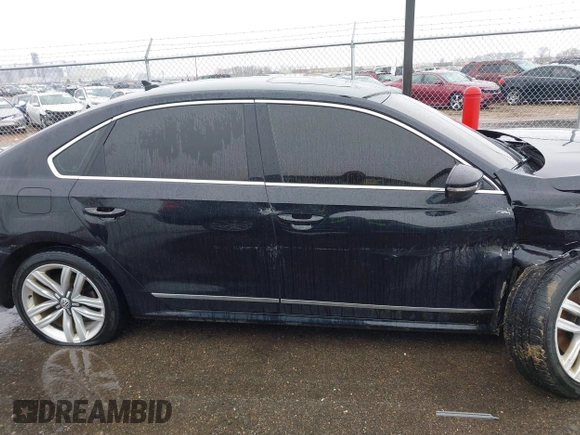 2017 Volkswagen Passat SE z VIN 1VWGT7A32HC017669, wystawiony jako IAAI lot #41938824 z przebiegiem 122 323 mil mil oraz . Historia ofert i sprzedaży dostępna na DreamBid. Obrazek 13.