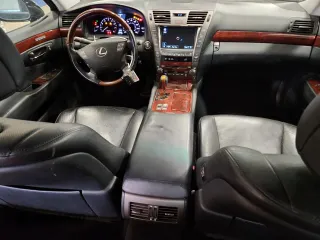 2009 Lexus LS 460 z VIN JTHCL46F995003646, wystawiony jako Copart lot #58936785 z przebiegiem 208 746 mil mil oraz Szkoda całkowita • Salvage title. Historia ofert i sprzedaży dostępna na DreamBid. Obrazek 8.