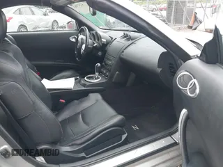 2005 Nissan 350Z Touring z VIN JN1AZ36A25M759800, wystawiony jako IAAI lot #42327063 z przebiegiem 100 940 mil mil oraz . Historia ofert i sprzedaży dostępna na DreamBid. Obrazek 5.