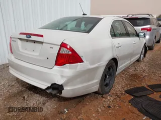 2012 Ford Fusion SE z VIN 3FAHP0HA3CR285217, wystawiony jako IAAI lot #41792353 z przebiegiem 190 916 mil mil oraz . Historia ofert i sprzedaży dostępna na DreamBid. Obrazek 4.