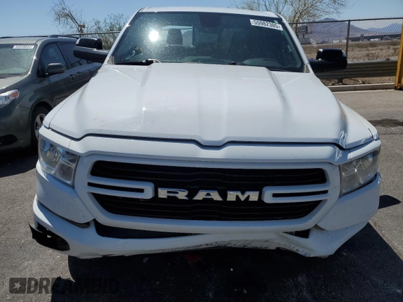 2020 Ram 1500 Big Horn z VIN 1C6SRFFT8LN397491, wystawiony jako Copart lot #55982305 z przebiegiem 74 639 mil mil oraz Szkoda całkowita • Salvage title. Historia ofert i sprzedaży dostępna na DreamBid. Obrazek 5.