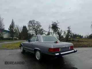 1987 Mercedes-Benz 560 SL with VIN WDBBA48D4HA059822, listed as a Copart auction lot 85827514 with 128,288 mi miles and Clean Title. Bid and sale history available at carsss.com. Image 3.