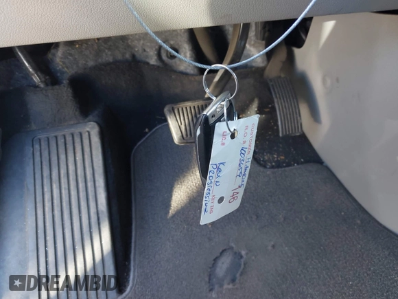 2017 Kia Sedona LX with VIN KNDMB5C14H6329340, listed as a IAAI auction lot 41803814 with 106,672 mi miles. Bid and sale history available at carsss.com. Image 11.