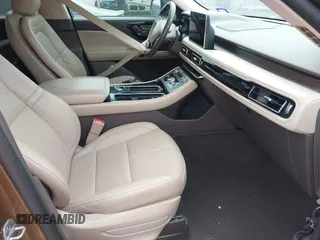 2022 Lincoln Aviator Reserve z VIN 5LM5J7WC7NGL17505, wystawiony jako IAAI lot #42127205 z przebiegiem 35 018 mil mil oraz . Historia ofert i sprzedaży dostępna na DreamBid. Obrazek 5.