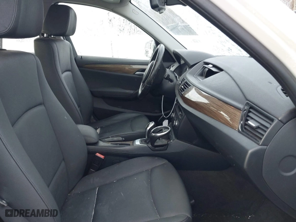 2013 BMW X1 28i with VIN WBAVM1C58DVW45962, listed as a IAAI auction lot 41323144 with 117,363 mi miles. Bid and sale history available at carsss.com. Image 5.