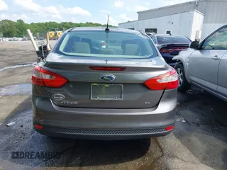 2012 Ford Focus SE z VIN 1FAHP3F22CL125941, wystawiony jako IAAI lot #42176898 z przebiegiem 157 940 mil mil oraz . Historia ofert i sprzedaży dostępna na DreamBid. Obrazek 16.