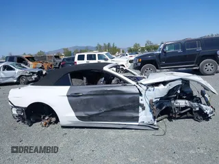 2019 Ford Mustang EcoBoost z VIN 1FATP8UH4K5109225, wystawiony jako IAAI lot #42313595 z przebiegiem Nie podano mil oraz . Historia ofert i sprzedaży dostępna na DreamBid. Obrazek 12.