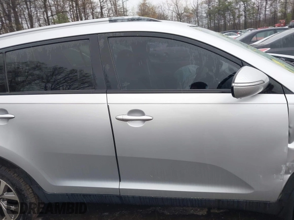 2014 Kia Sportage LX with VIN KNDPB3AC4E7582430, listed as a IAAI auction lot 41947229 with 140,680 mi miles. Bid and sale history available at carsss.com. Image 13.