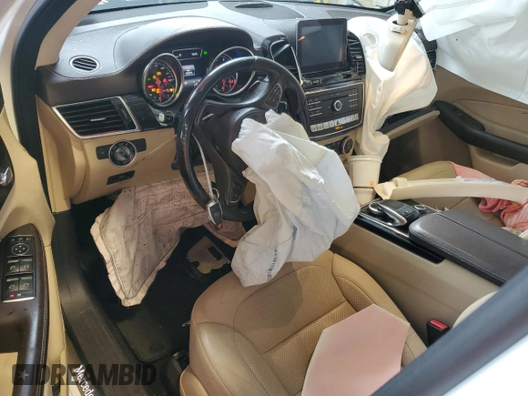 2017 Mercedes-Benz GLS 450 z VIN 4JGDF6EE2HA875119, wystawiony jako Copart lot #57254555 z przebiegiem 131 617 mil mil oraz Szkoda całkowita • Salvage title. Historia ofert i sprzedaży dostępna na DreamBid. Obrazek 8.