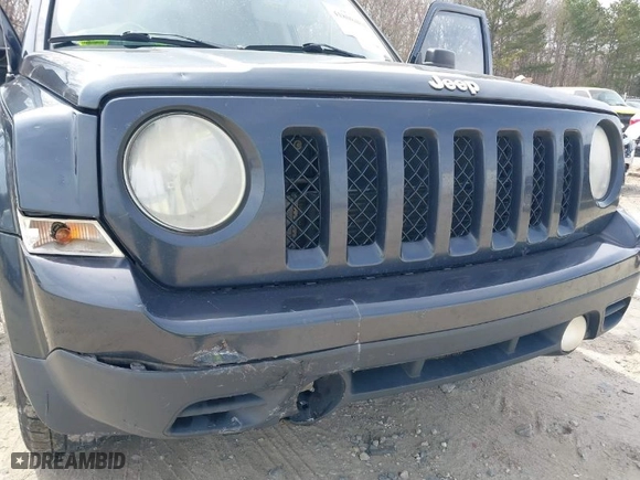2014 Jeep Patriot Sport with VIN 1C4NJPBAXED552655, listed as a IAAI auction lot 41808484 with 186,841 mi miles. Bid and sale history available at carsss.com. Image 6.
