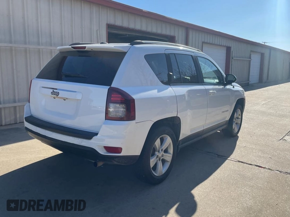 2016 Jeep Compass Sport SE z VIN 1C4NJCBA3GD568160, wystawiony jako Copart lot #85897464 z przebiegiem 174 378 mil mil oraz Czysty tytuł • Clean title. Historia ofert i sprzedaży dostępna na DreamBid. Obrazek 4.