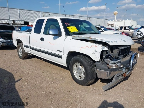 2001 Chevrolet Silverado 1500 LS with VIN 2GCEC19V911100167, listed as a IAAI auction lot 41863161 with 145,856 mi miles. Bid and sale history available at carsss.com. Image 1.