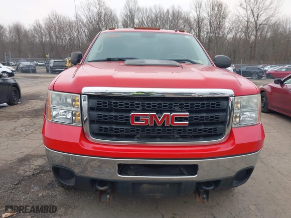 2011 GMC Sierra 2500HD SLE with VIN 1GT220CG8BZ134636, listed as a IAAI auction lot 41726133 with 147,118 mi miles. Bid and sale history available at carsss.com. Image 12.