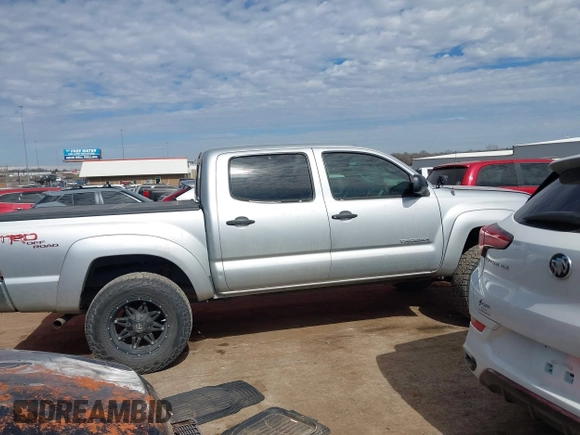 2006 Toyota Tacoma PreRunner z VIN 5TEJU62N56Z317981, wystawiony jako IAAI lot #41647457 z przebiegiem 254 512 mil mil oraz . Historia ofert i sprzedaży dostępna na DreamBid. Obrazek 13.