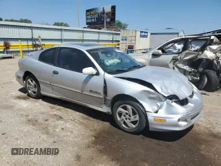 2001 Pontiac Sunfire SE z VIN 1G2JB124817315601, wystawiony jako Copart lot #63543704 z przebiegiem 147 535 mil mil oraz Szkody całkowita. Historia ofert i sprzedaży dostępna na DreamBid. Obrazek 4.