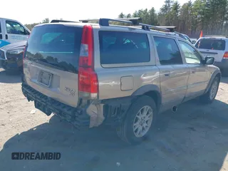 2004 Volvo V70 XC70 with VIN YV1SZ59H241149069, listed as a IAAI auction lot 42096186 with 187,986 mi miles. Bid and sale history available at carsss.com. Image 4.